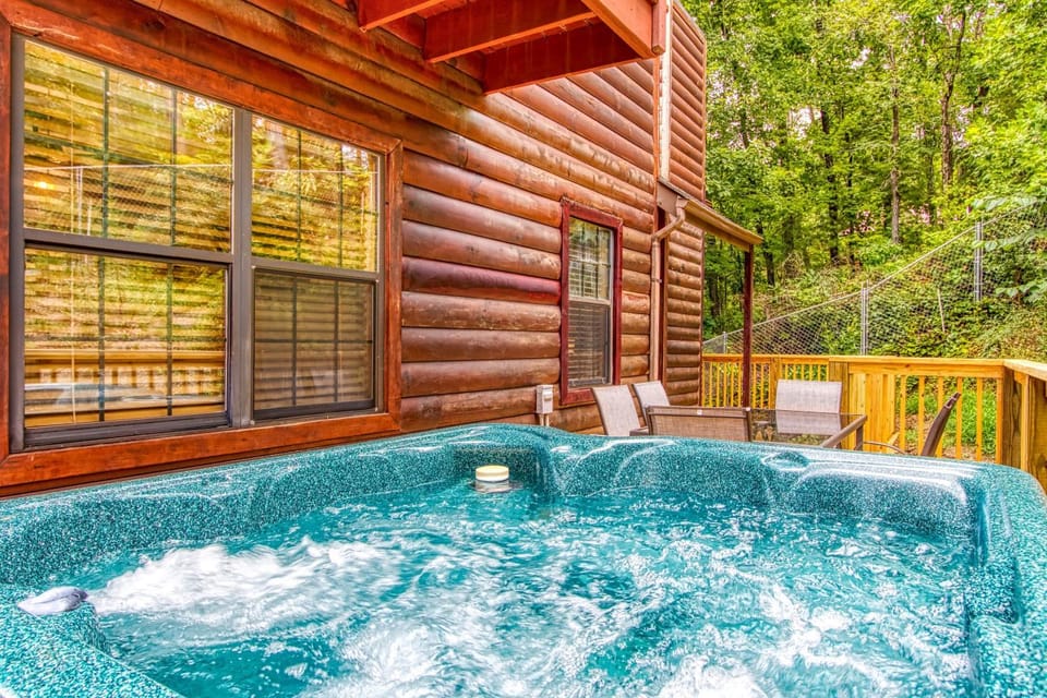 Hilltop Oasis, Strip 4 min, Hot Tub, Games, Pets House in Pigeon Forge