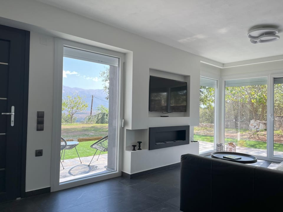 Communal lounge/ TV room, TV and multimedia