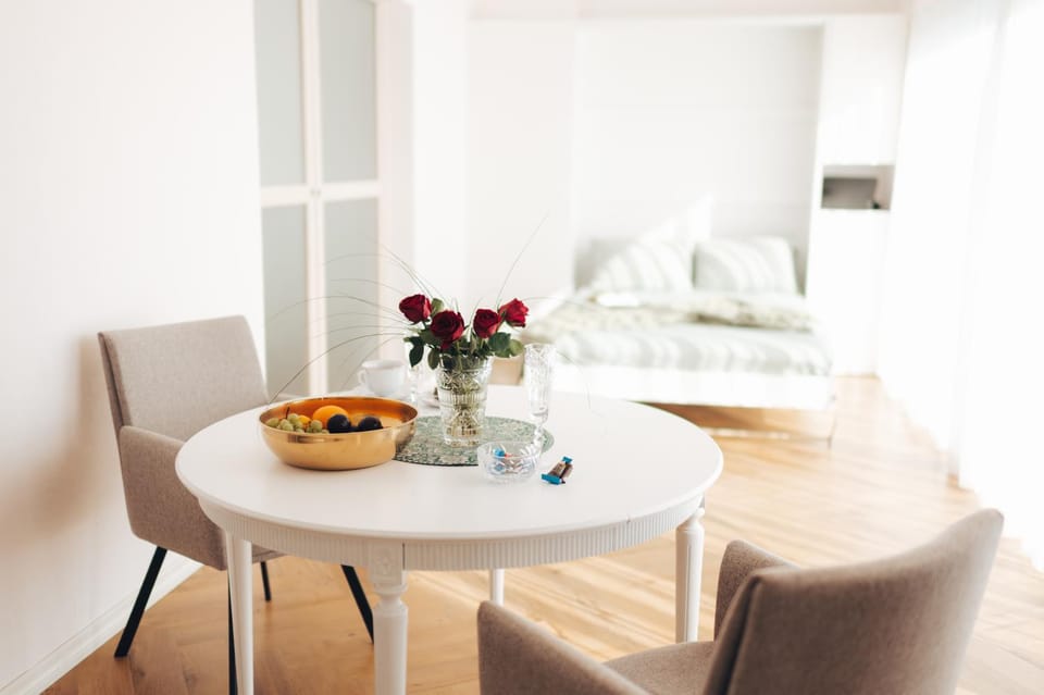 Food and drinks, Photo of the whole room, Seating area