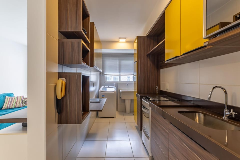 Kitchen or kitchenette, minibar, oven, stove