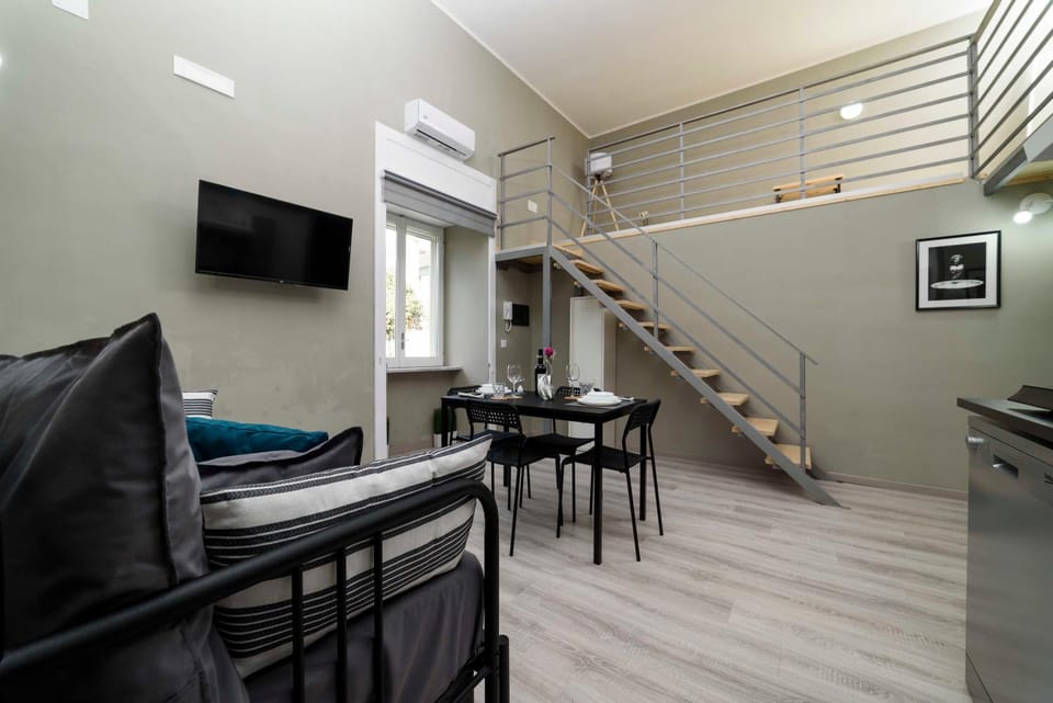 TV and multimedia, Kitchen or kitchenette, Living room, Seating area
