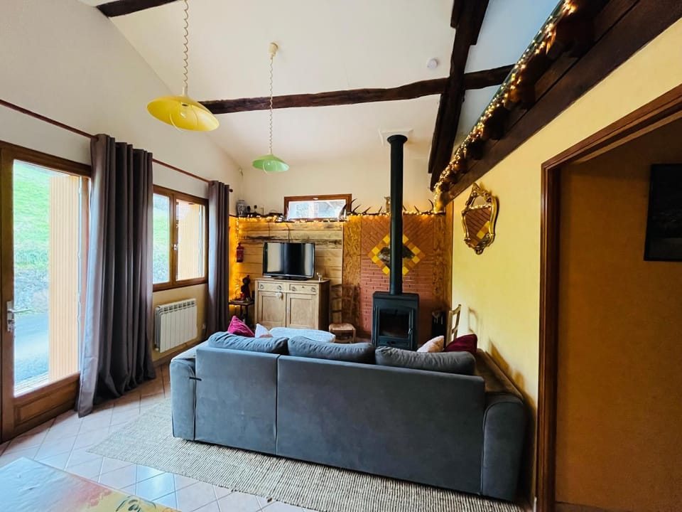 Charmant logement dans village de montagne House in Occitanie