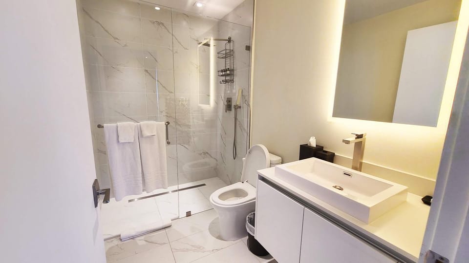 Shower, Toilet, Bathroom, towels