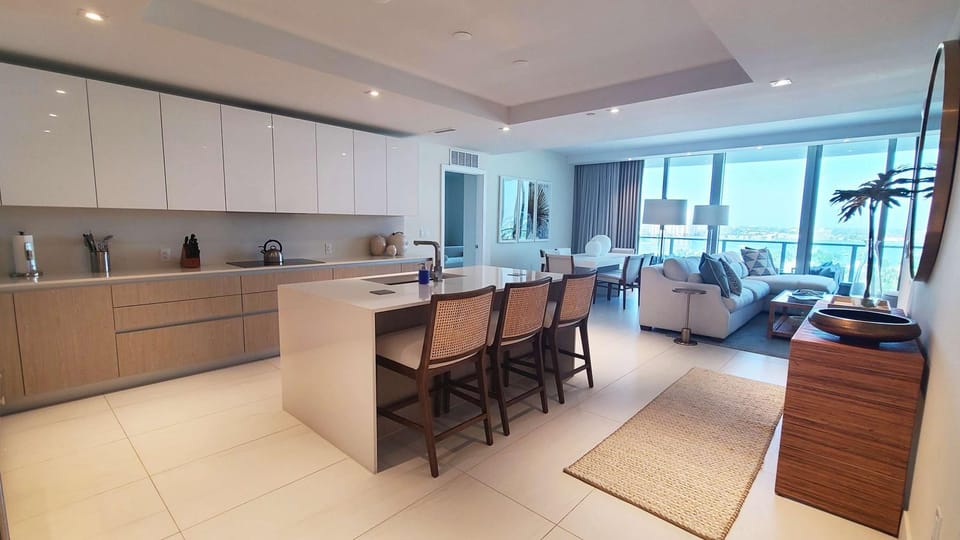 Kitchen or kitchenette, Living room, Seating area, Dining area, stove
