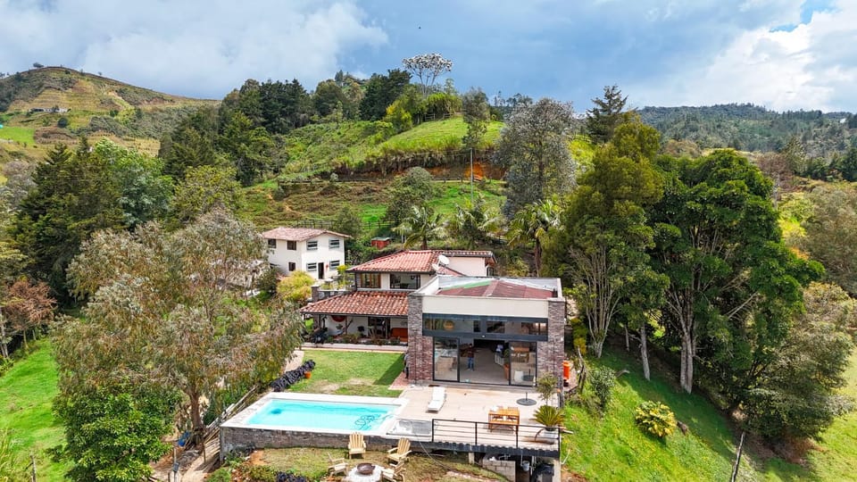 Property building, Spring, Day, Natural landscape, Bird's eye view, Mountain view, Pool view, Swimming pool, sunbed