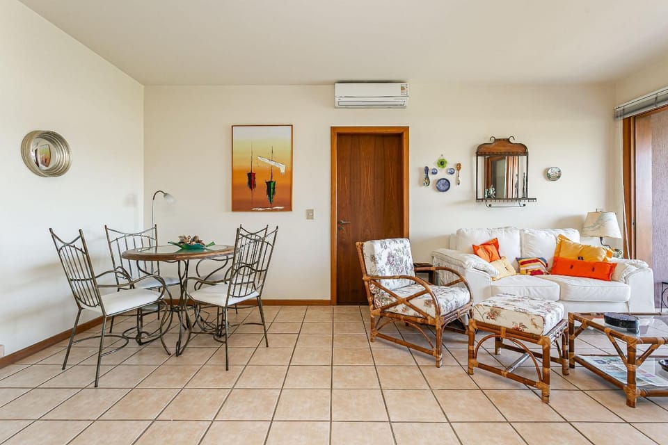 Living room, Dining area, air conditioner