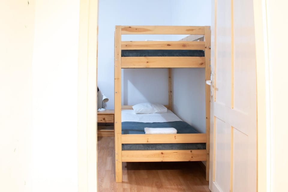 bunk bed, towels