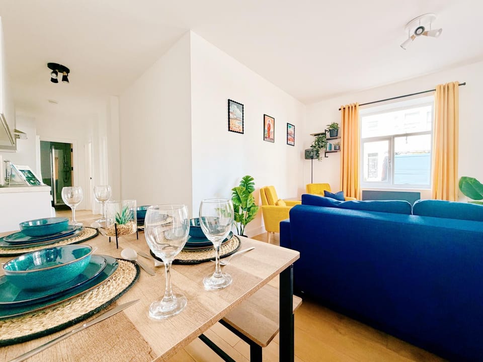 Seating area, Dining area