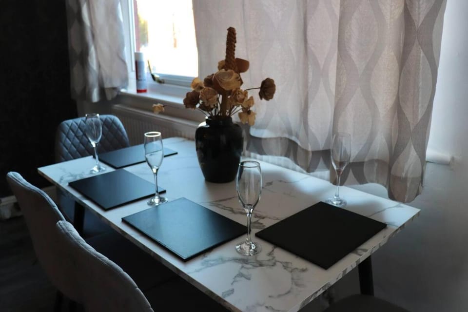 Blooming 2 bedroom Property Apartment in Leeds