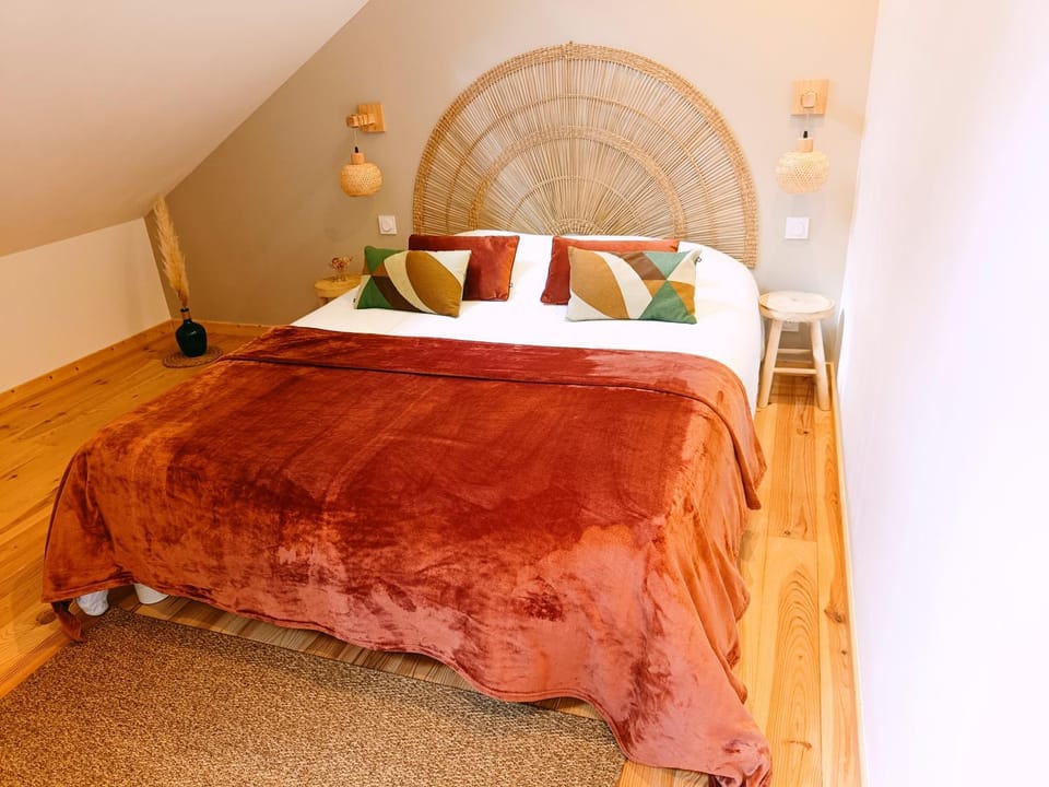 Bed, Bedroom