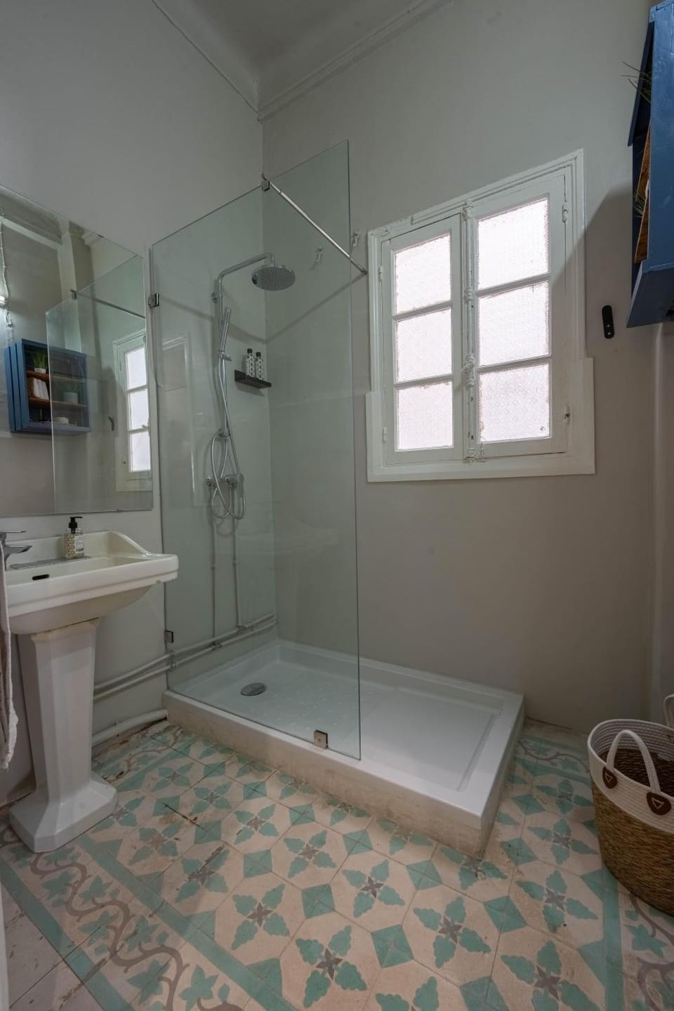 Appartement rénové au cœur du centre-ville de Tunis Apartment in Tunis