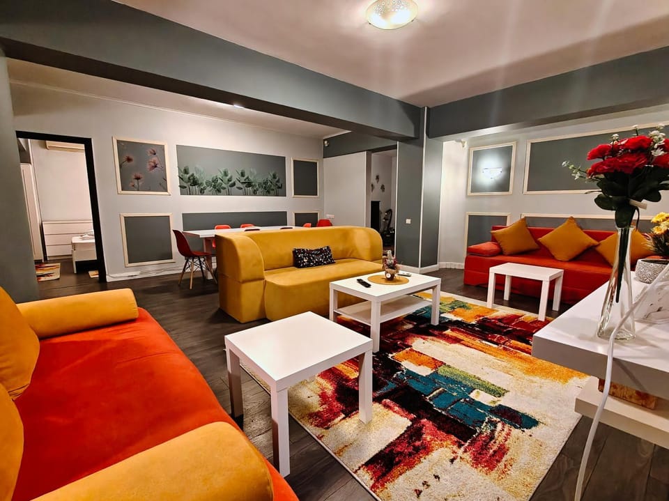 Bed, Living room, Photo of the whole room, Seating area, Bedroom