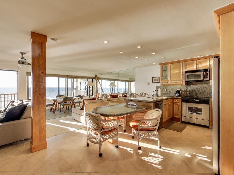 Solana Oceanfront with Pool, Spa, Ocean Views House in Solana Beach