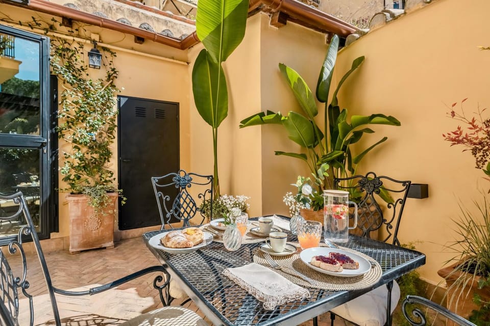 Patio, Day, Garden, Food and drinks, Dining area, Food, Garden view, Breakfast, Continental breakfast, Drinks