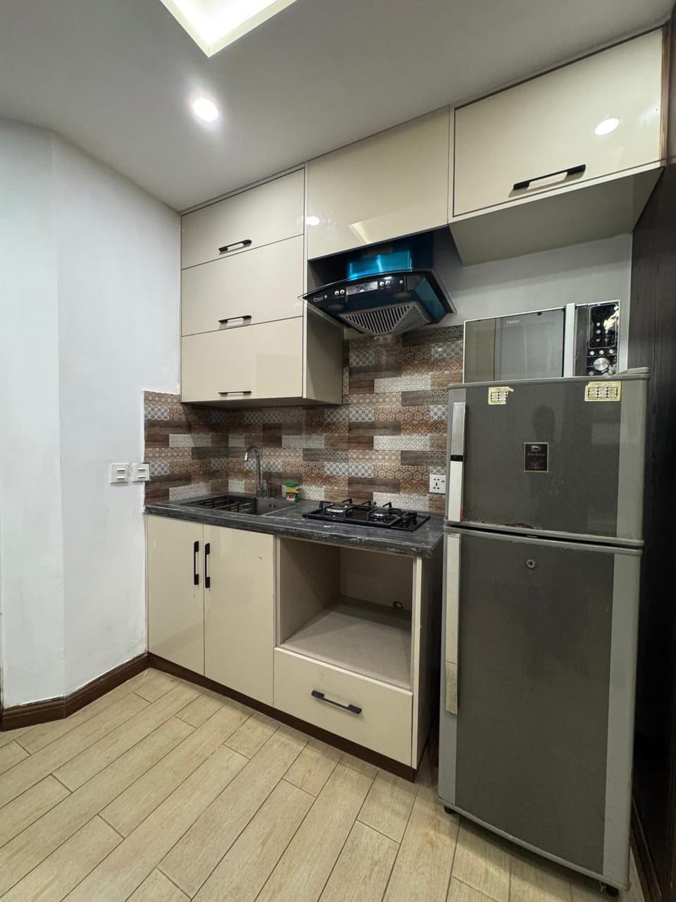 Luxe Lagoon Apartment in Lahore