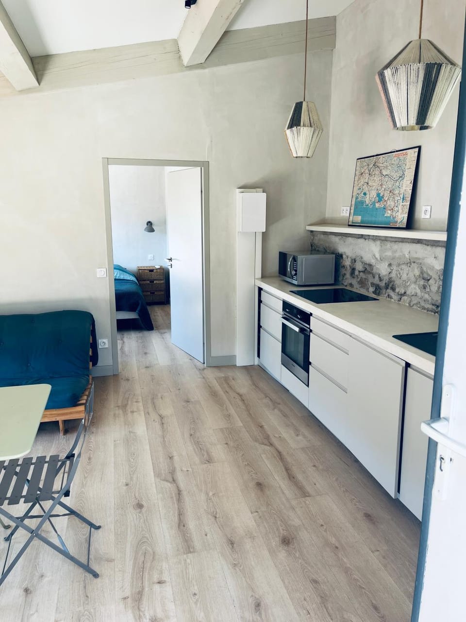 Kitchen or kitchenette, Living room, Seating area, Dining area, stove