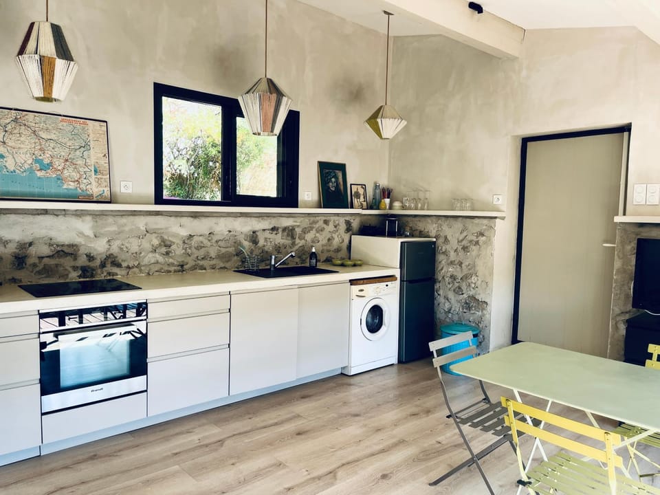 Kitchen or kitchenette, stove