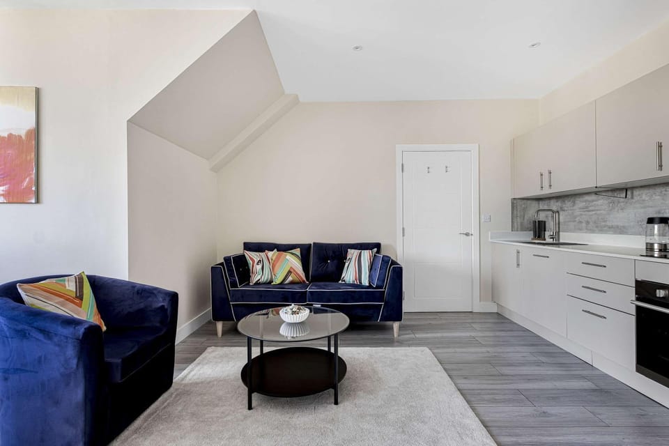 Kitchen or kitchenette, Living room, Seating area, Dining area, dishwasher, pet friendly, stove