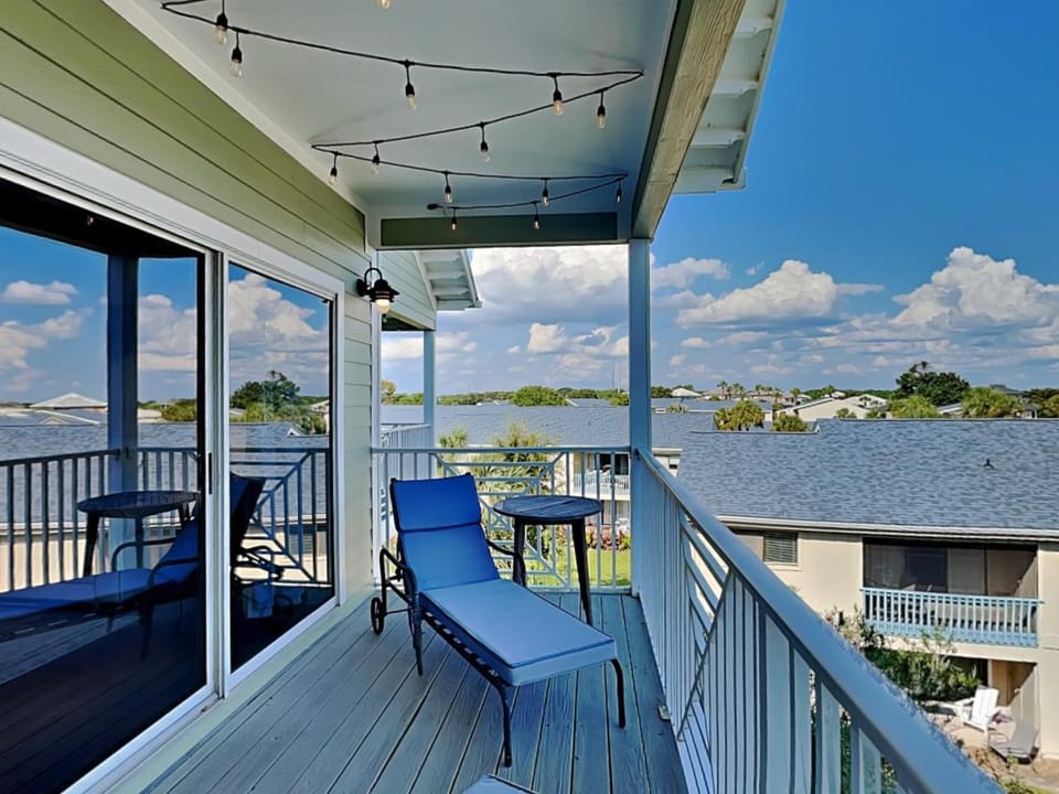 Balcony/Terrace, Seating area, Lake view