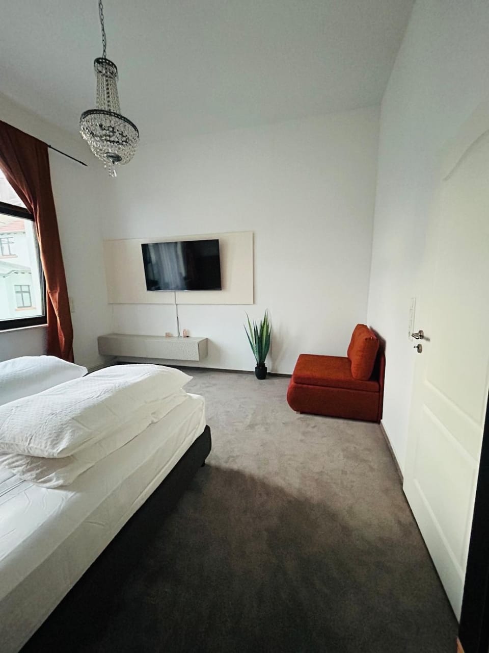 TV and multimedia, Photo of the whole room, Bedroom