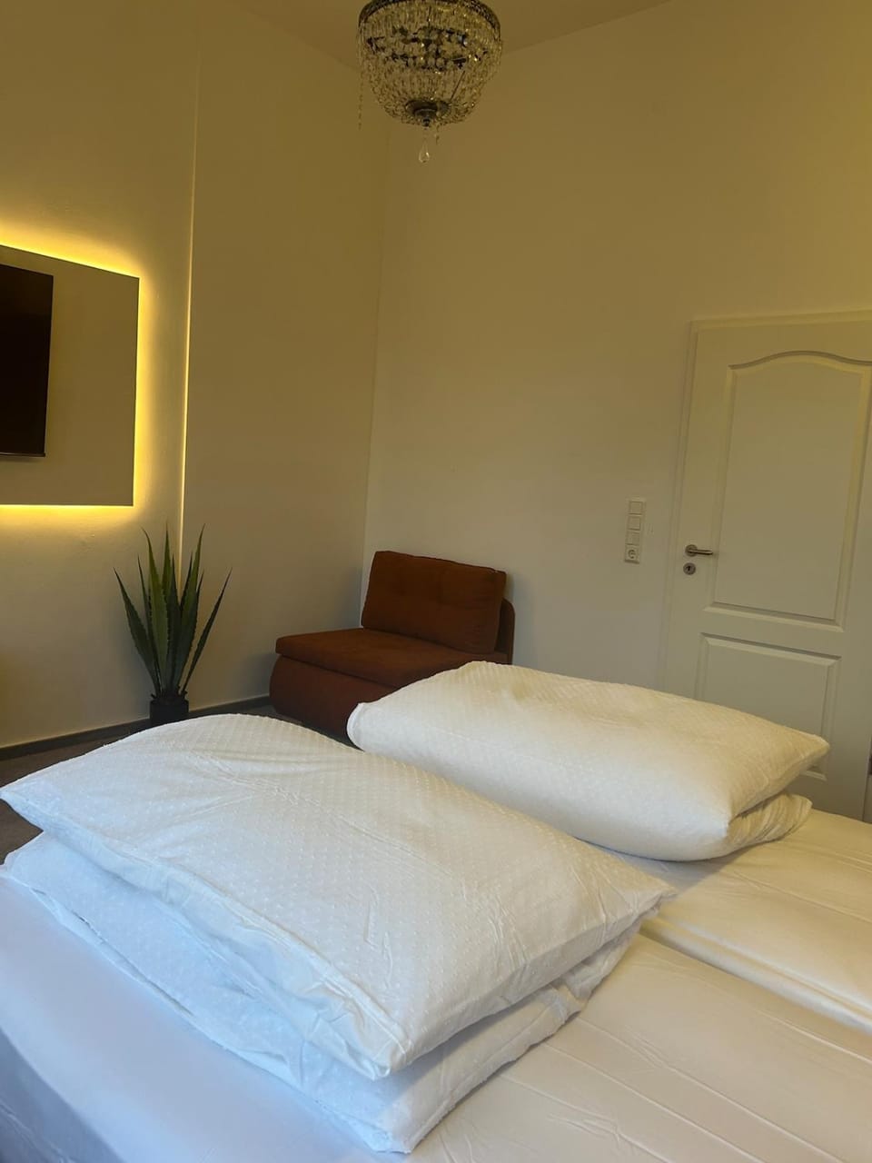 Bed, Photo of the whole room, Bedroom