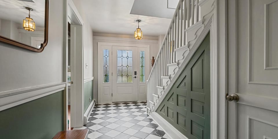 PA Country 1870 Colonial on 5 Acres House in Lake Erie