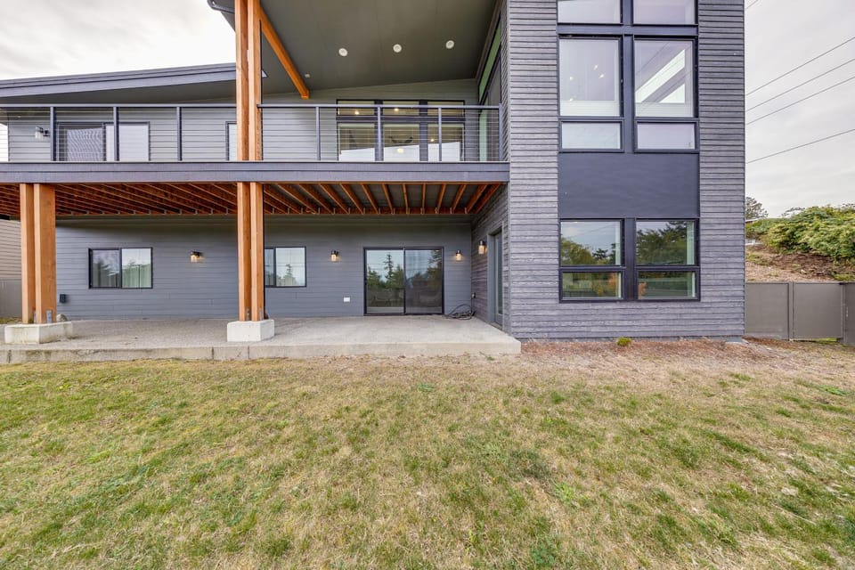 Fenced Yard, Water and Island Views Anacortes Home! House in Anacortes