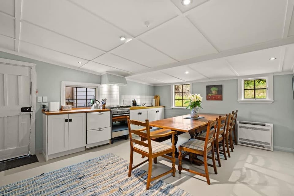 Walnut Cottage - Sleeps 6, Walk to Lake House in Wanaka