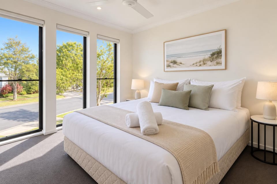 Bed, View (from property/room), Photo of the whole room, Bedroom, towels