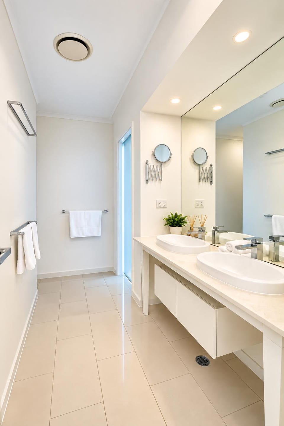 Bathroom, towels