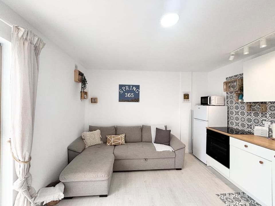 Kitchen or kitchenette, Living room