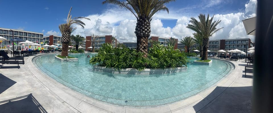 Property building, Pool view, Swimming pool, Swimming pool, sunbed