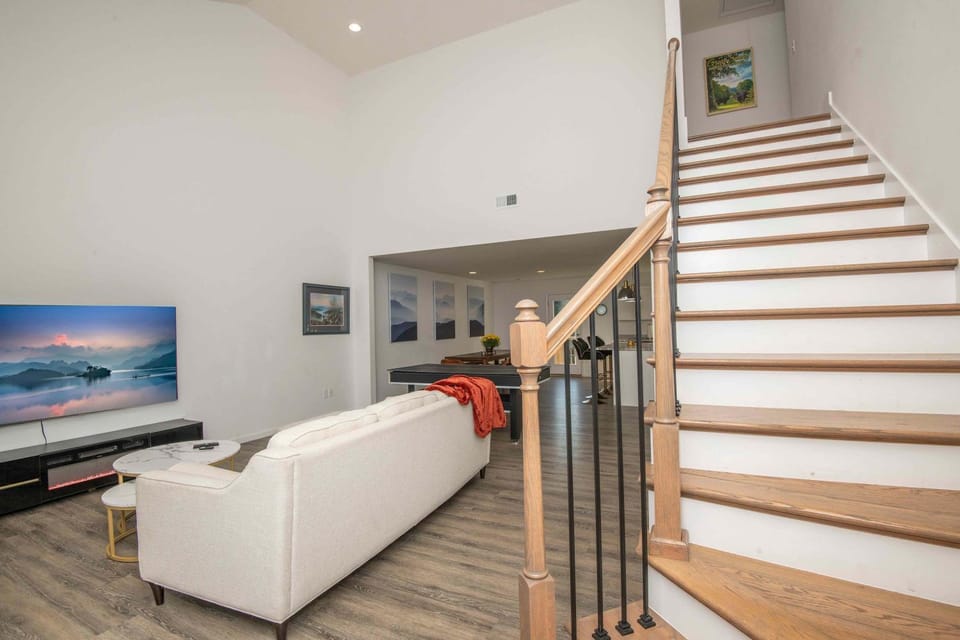 TV and multimedia, Living room, Seating area