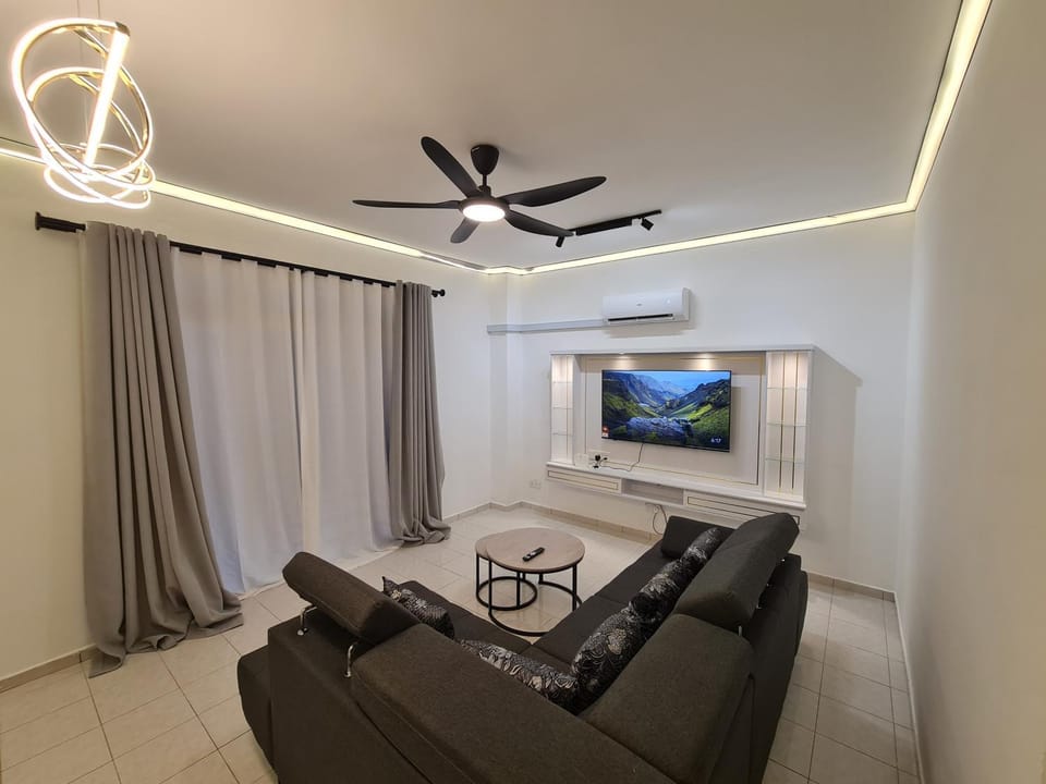 Nilai Modern Homestay 4R3B-12PAX House in Negeri Sembilan, Malaysia
