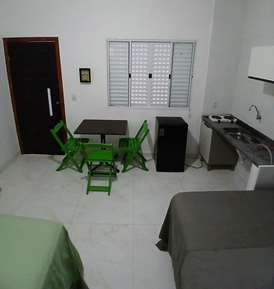 Kitchen or kitchenette, Dining area, minibar