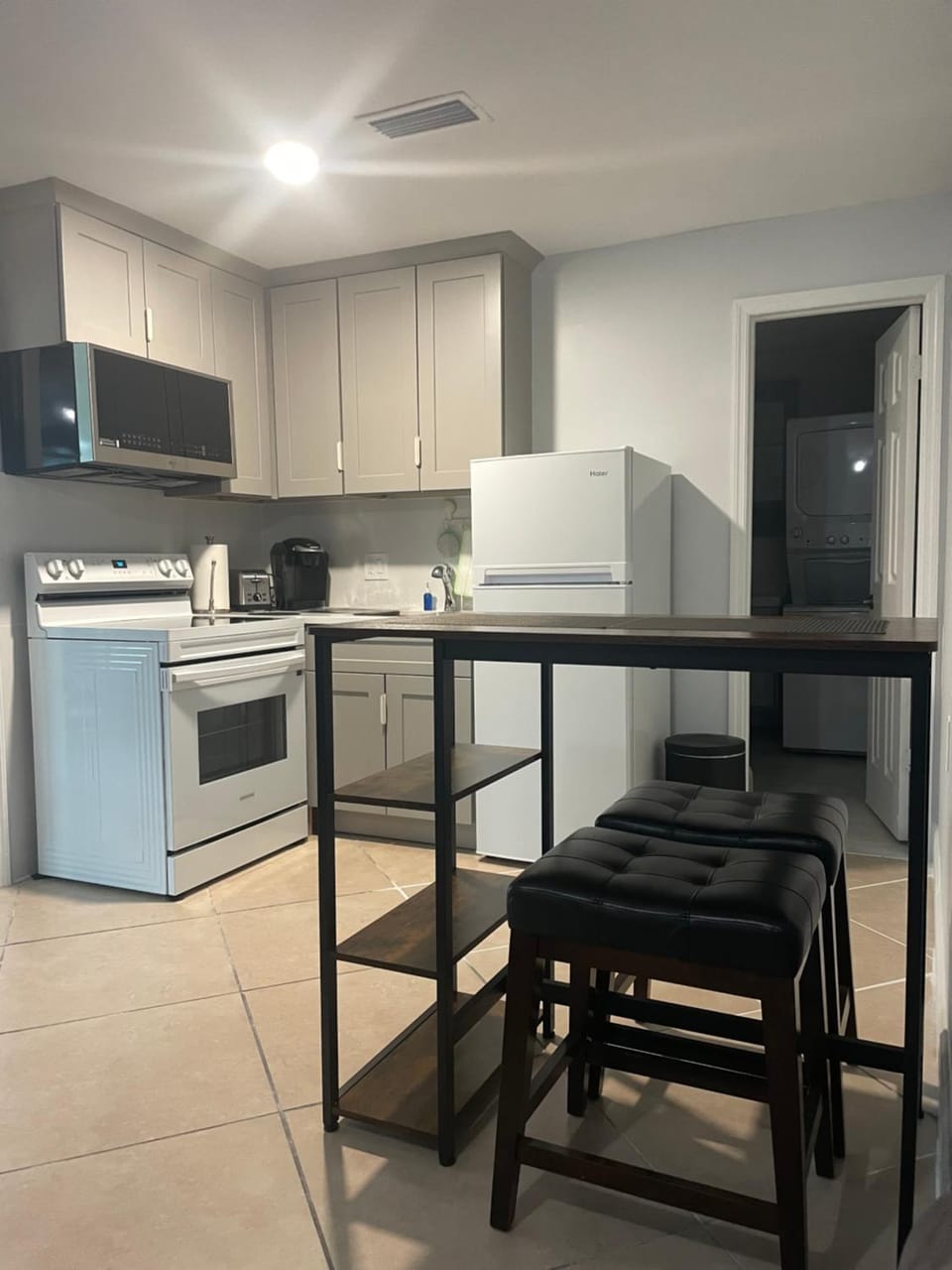 Kitchen or kitchenette, Dining area, oven, stove, toaster