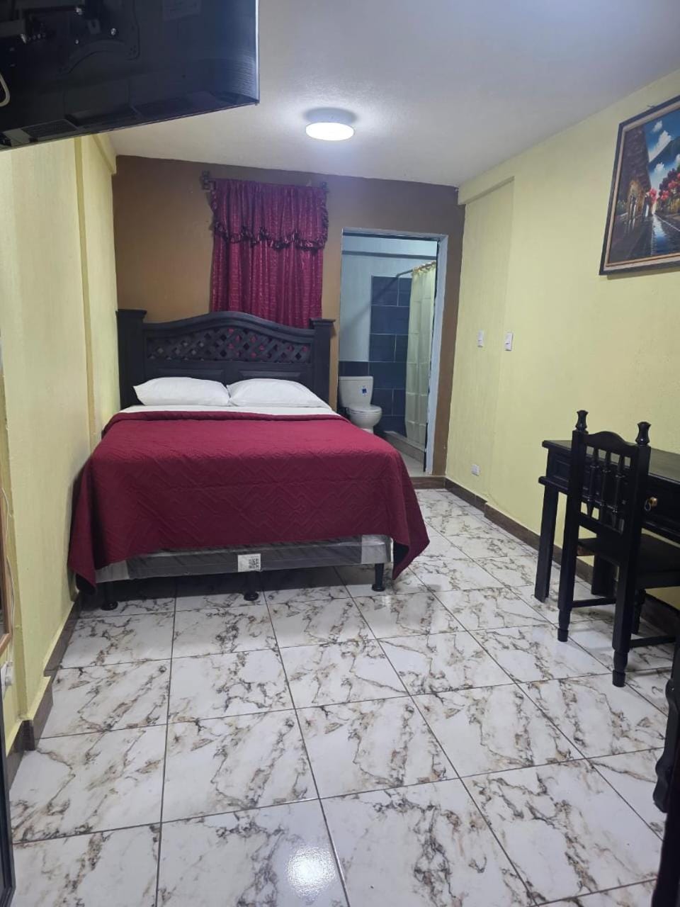 Bed, TV and multimedia, Photo of the whole room, Bedroom