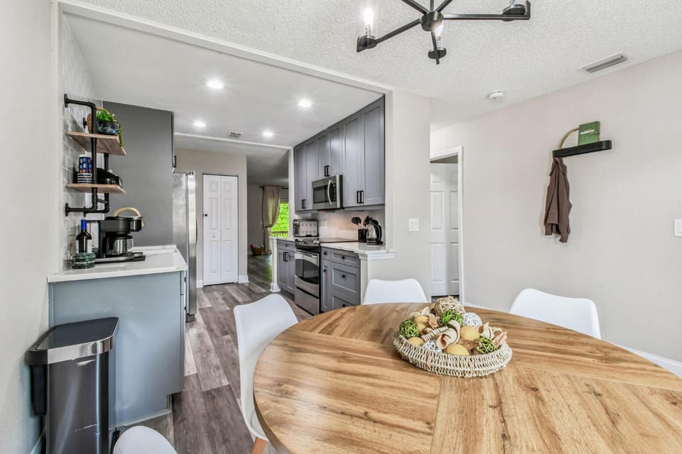 Coffee/tea facilities, Kitchen or kitchenette, Dining area