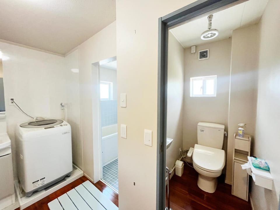 Toilet, Bathroom, laundry