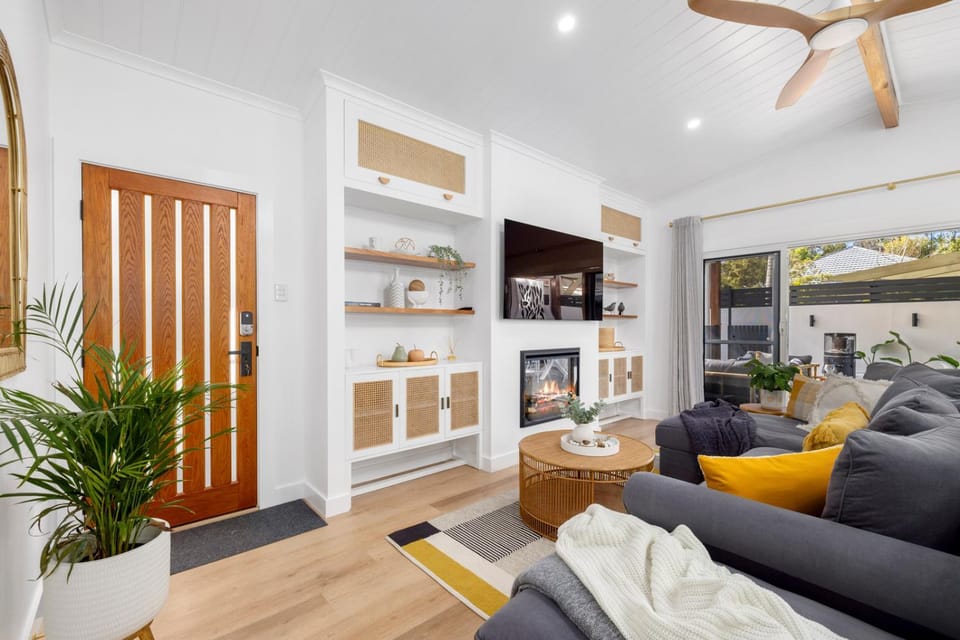 Ellie's Grand Escape - Sleeps 10 Pool Spa Amazing! House in Coffs Harbour