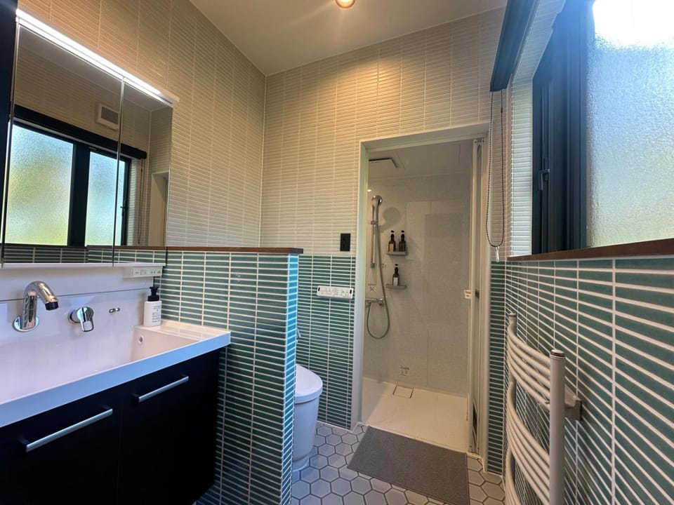 Shower, Toilet, Bathroom