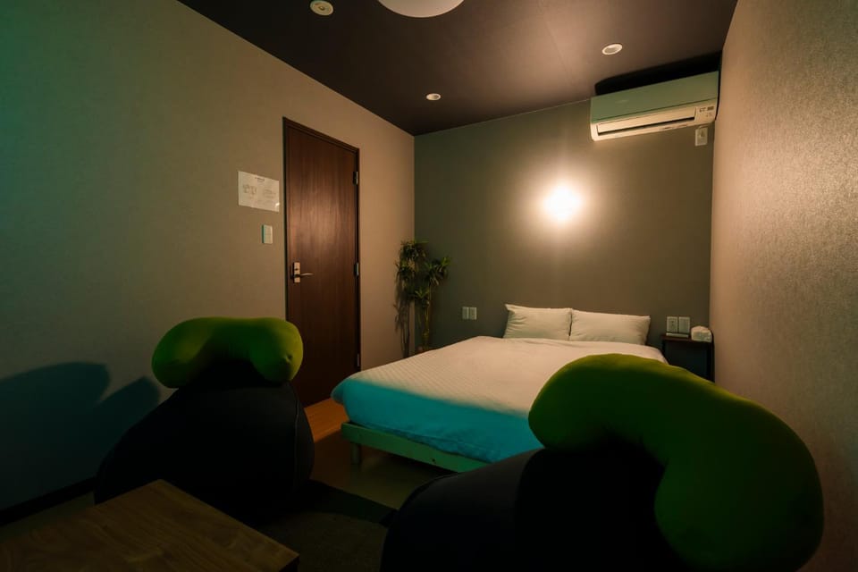 Bed, Photo of the whole room, Bedroom, air conditioner