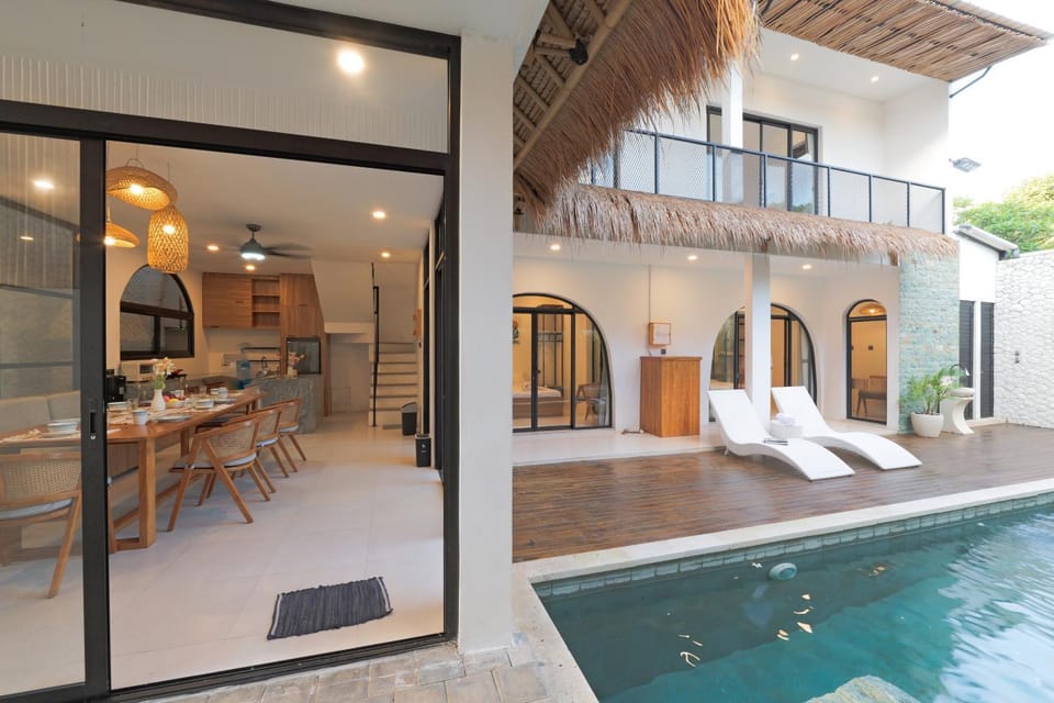 4BR Modern Villa walking dist to Sidewalk Jimbaran Villa in Bali
