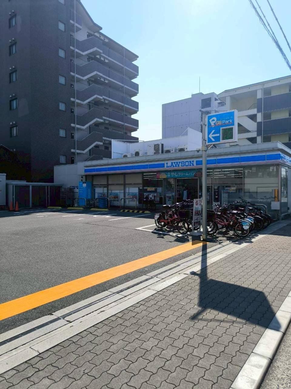 駅から近い公園前の邸宅 House in Osaka