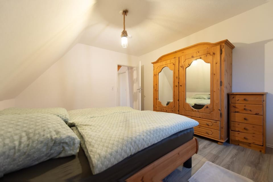 Bed, Photo of the whole room, Bedroom, wardrobe