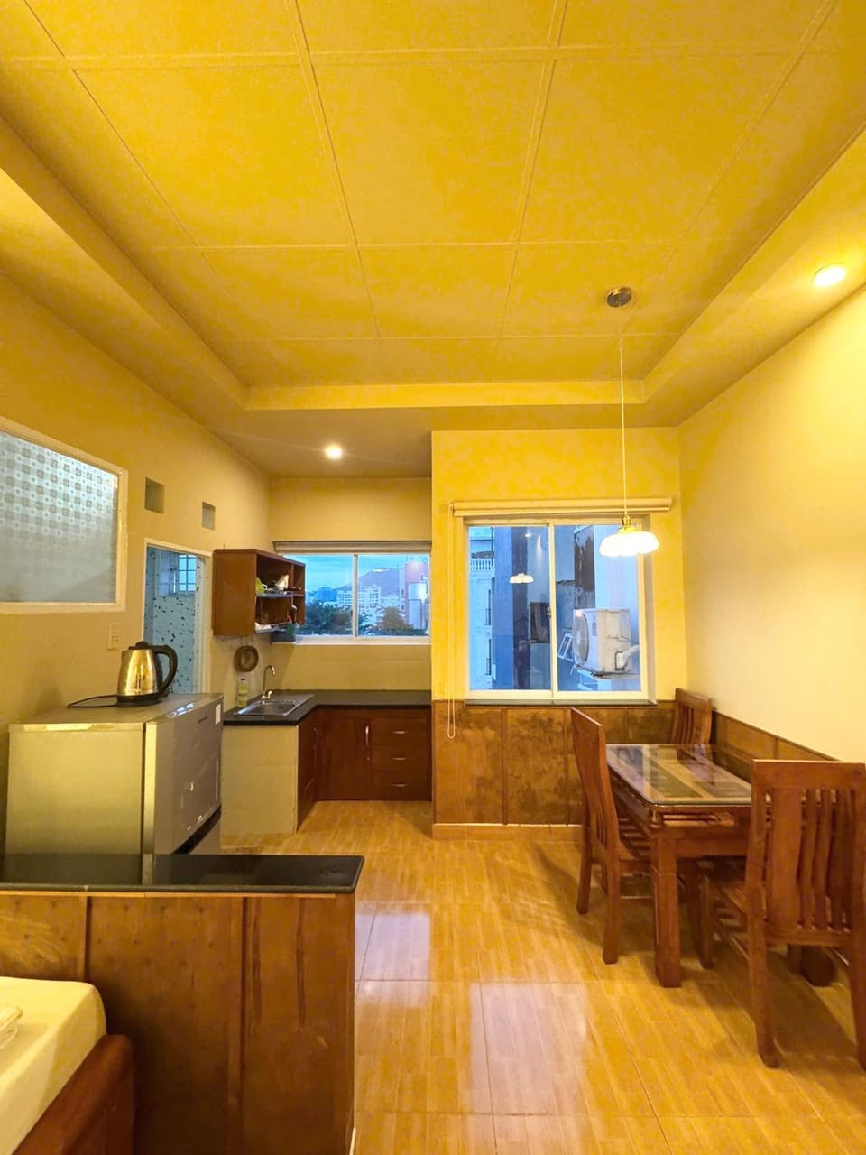 Seating area, Dining area, pet friendly