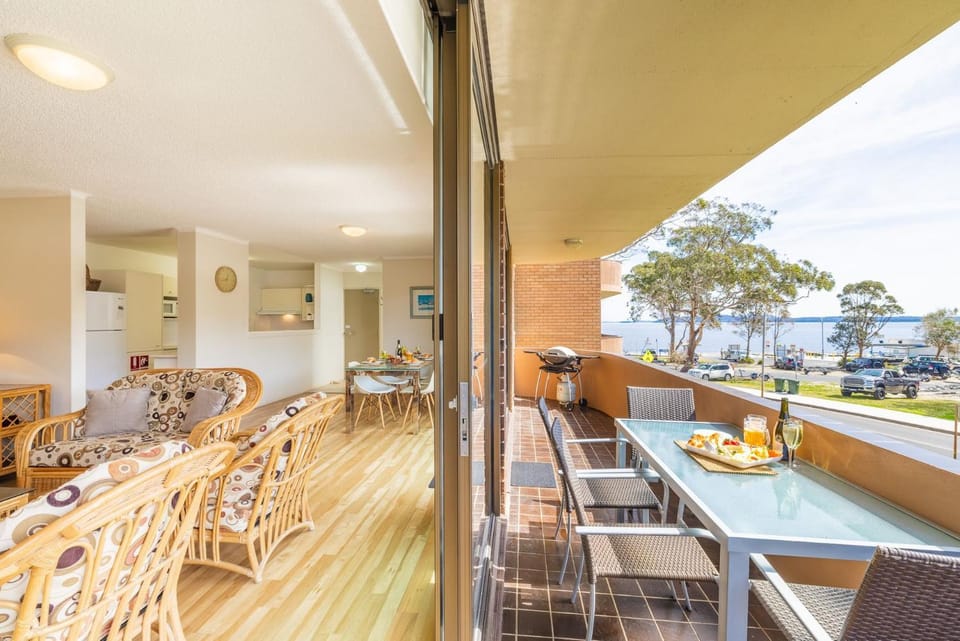 View (from property/room), Balcony/Terrace, Living room