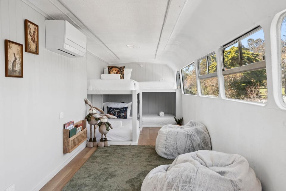 Bus Life Sleep Play & Farm Views House in Geelong