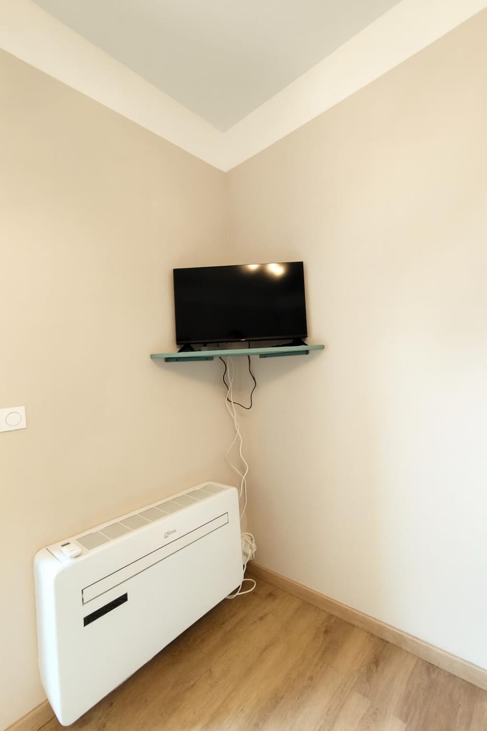 Appartement tout équipé climatisé RDC à 100m des cures Apartment in Occitanie