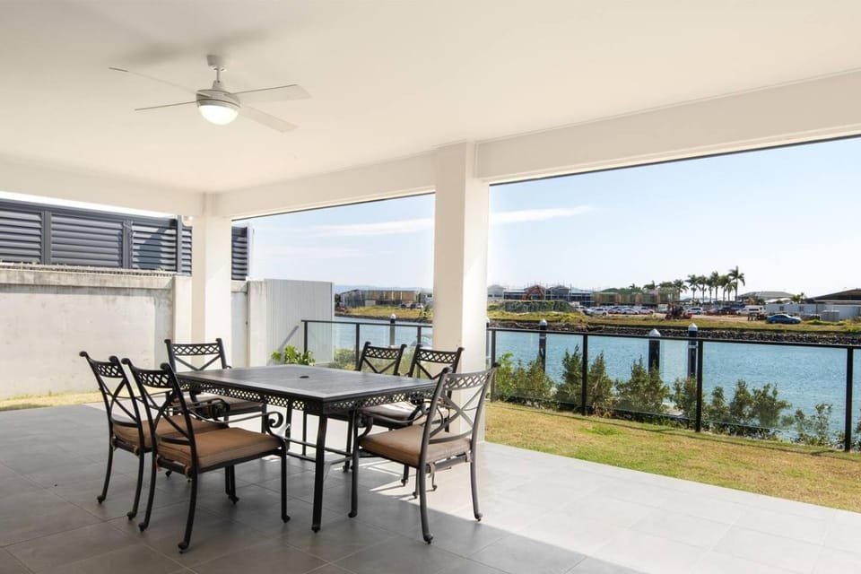 Patio, View (from property/room), Dining area, River view